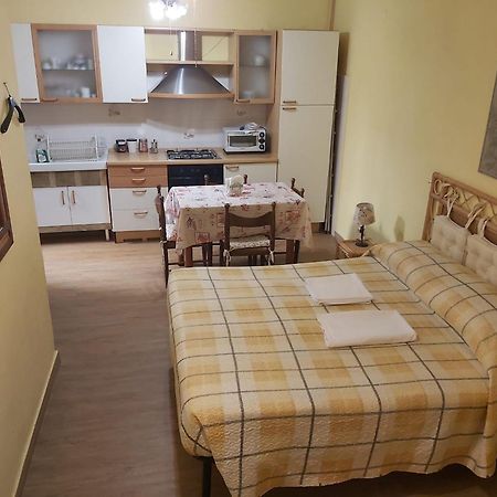Luisa Rooms 2 - Apartment In The Heart Of 韦尔纳扎 外观 照片