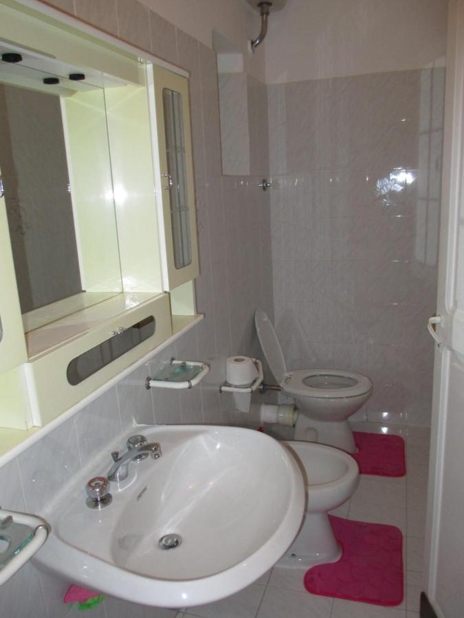 Luisa Rooms 2 - Apartment In The Heart Of 韦尔纳扎 外观 照片