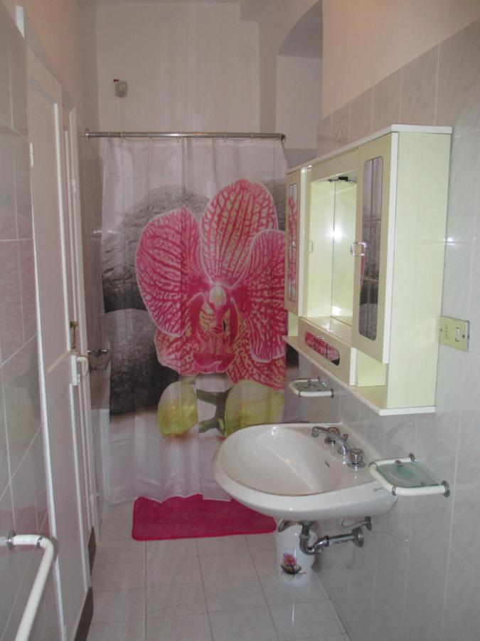 Luisa Rooms 2 - Apartment In The Heart Of 韦尔纳扎 外观 照片